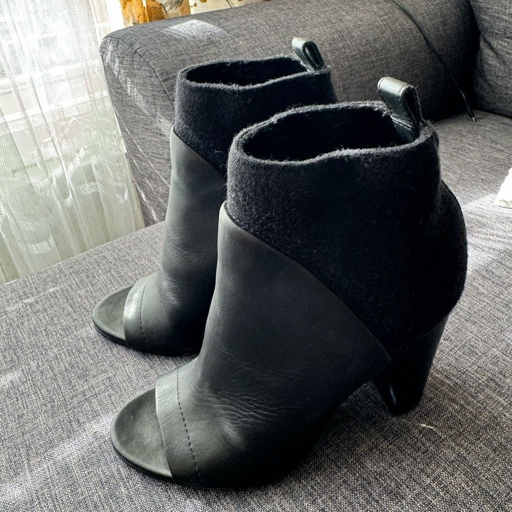 Vince Aren' Open Toe Bootie Size 7 - Picture 2 of 13